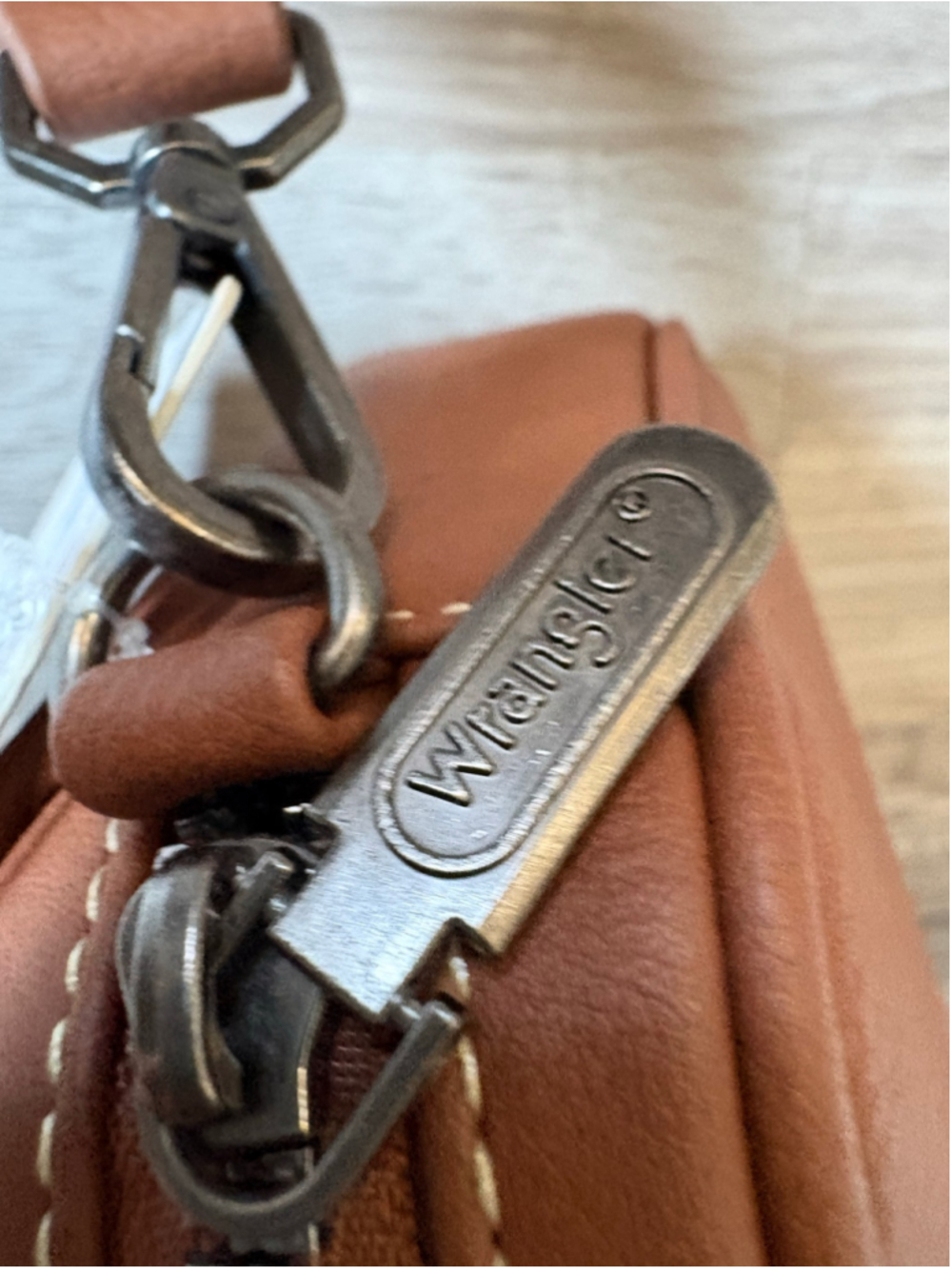 Wrangler NWT Leopard Crossbody Bag Guitar Strap Western Purse - Picture 4 of 8